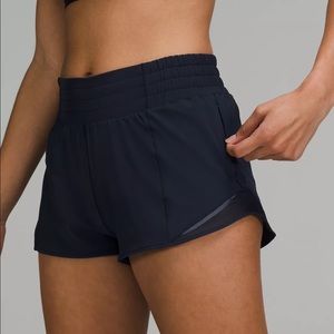 Lululemon Hotty hot High rise 2.5” short in Navy